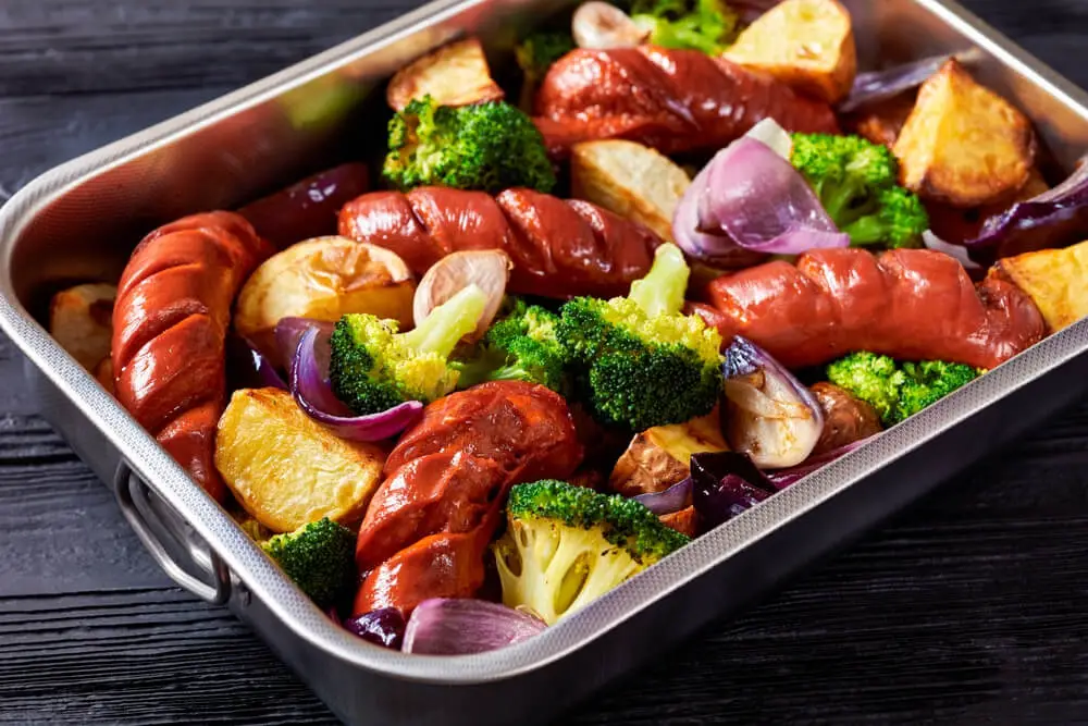 sausages with vegetables kept in tray 