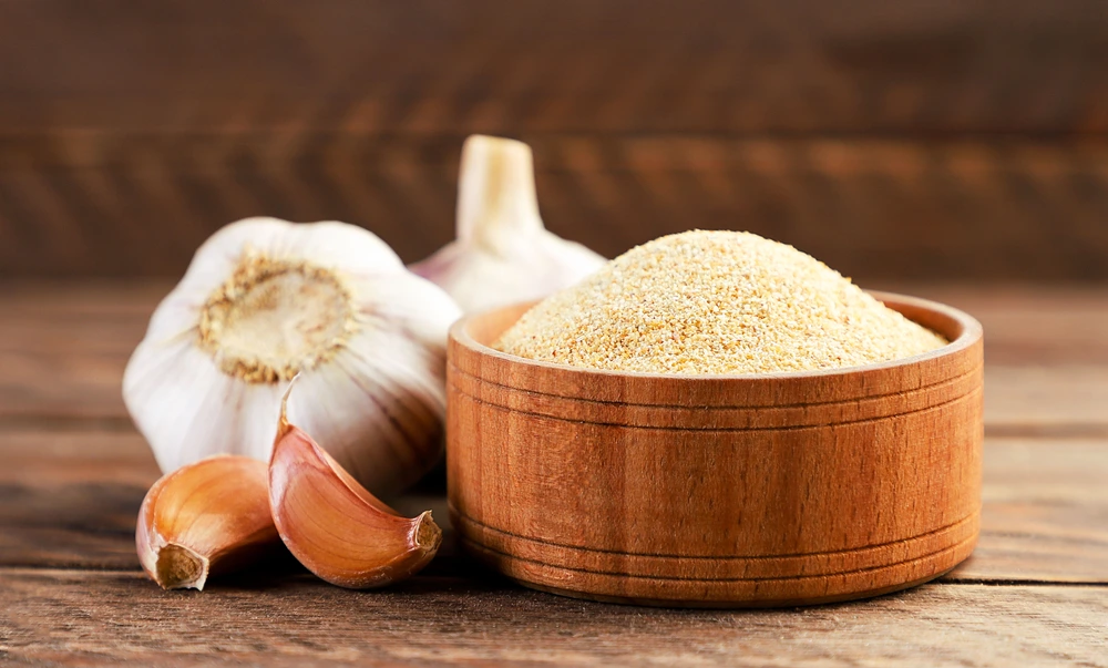 garlic powder in a wooden bowl